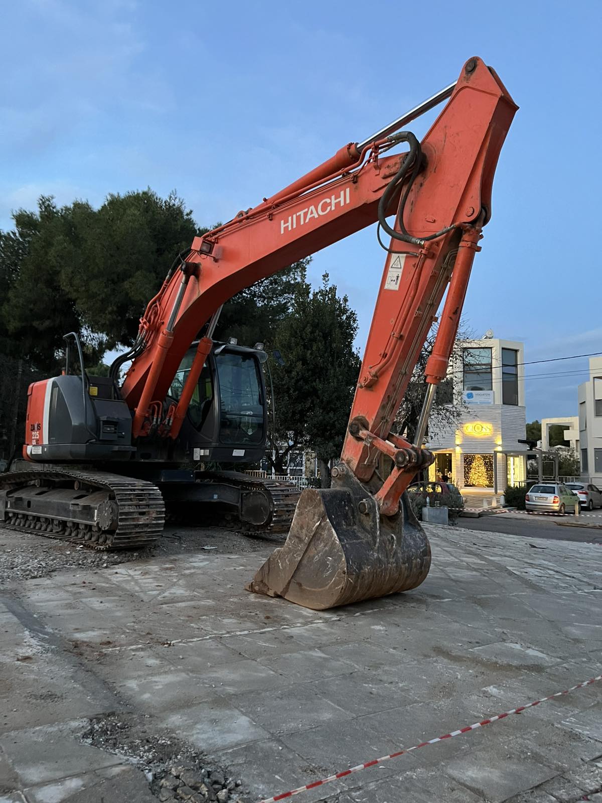 Εκσκαφέας Hitachi σε χώρο εργασίας